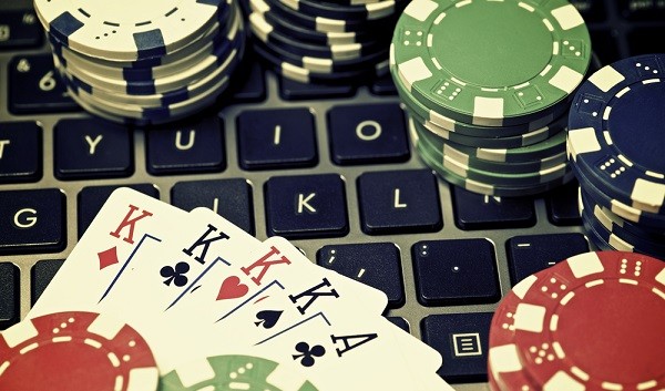 Что лучше – ПокерСтарс или ПокерДом
